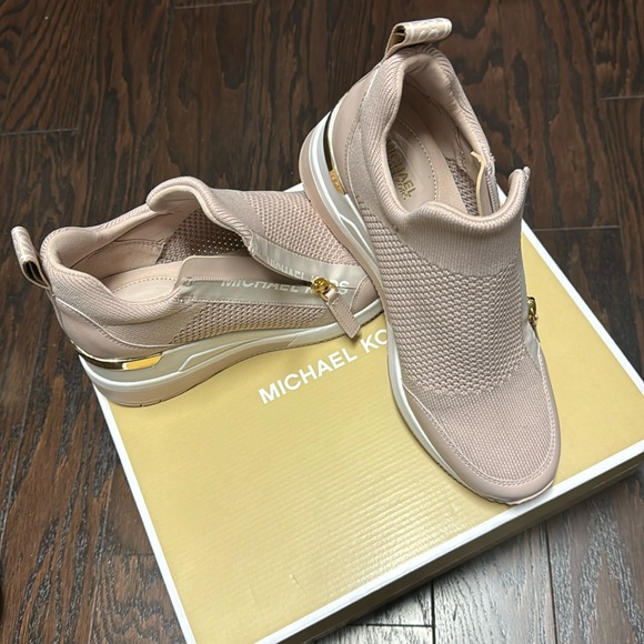 MK never worn Willis Wedge - Picture 1 of 2